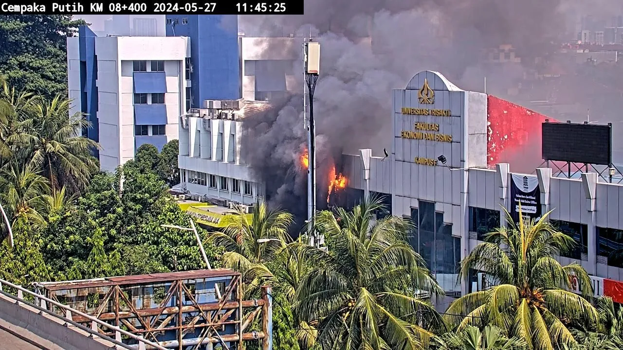 Kebakaran Hebat Melanda Gedung F Universitas Trisakti di Jakarta Pusat