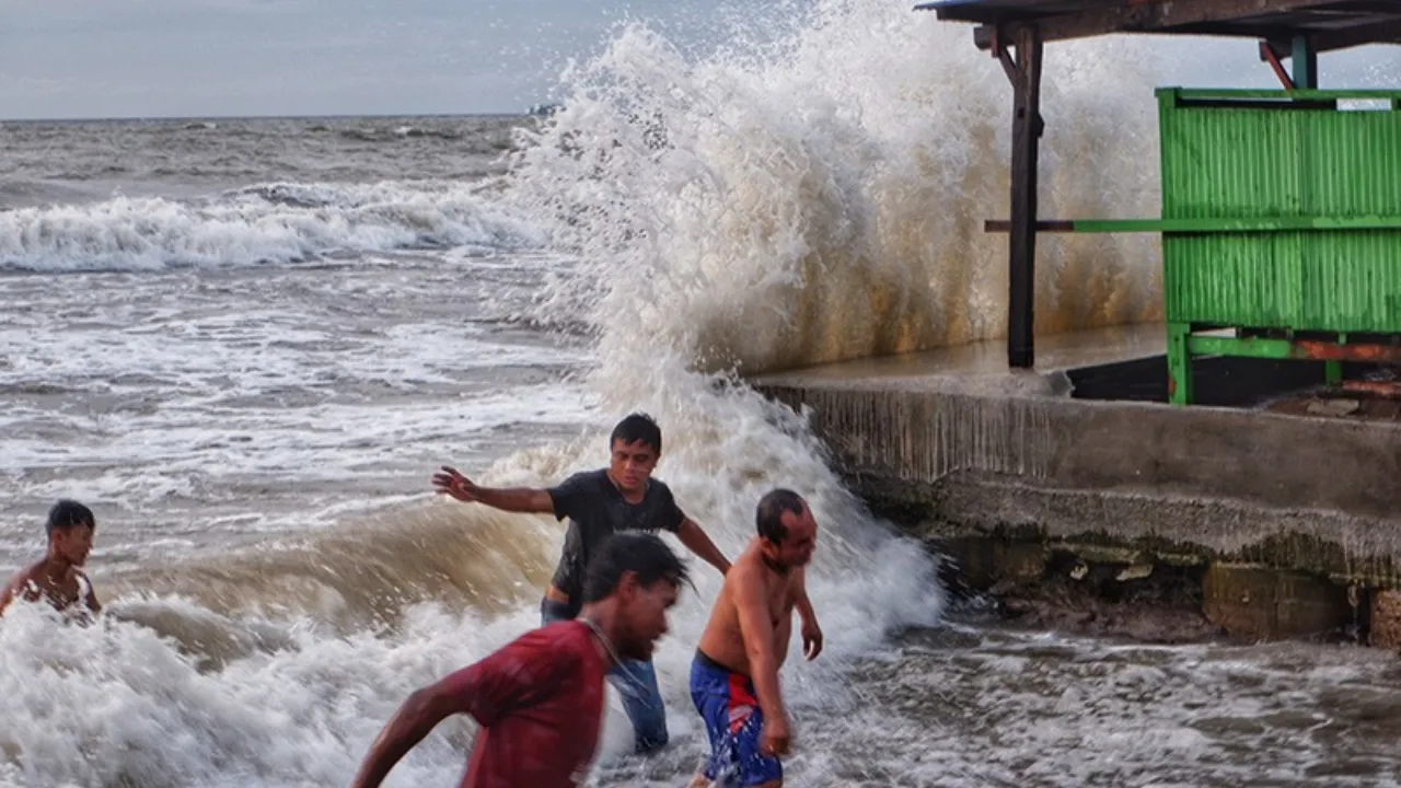 Cuaca Buruk di Maluku! BMKG Imbau Masyarakat untuk Tetap Waspada