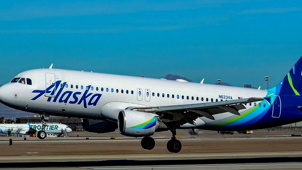 Pilot Alaska Airlines Akui Tidak Tahu Ada Lubang di Pesawat